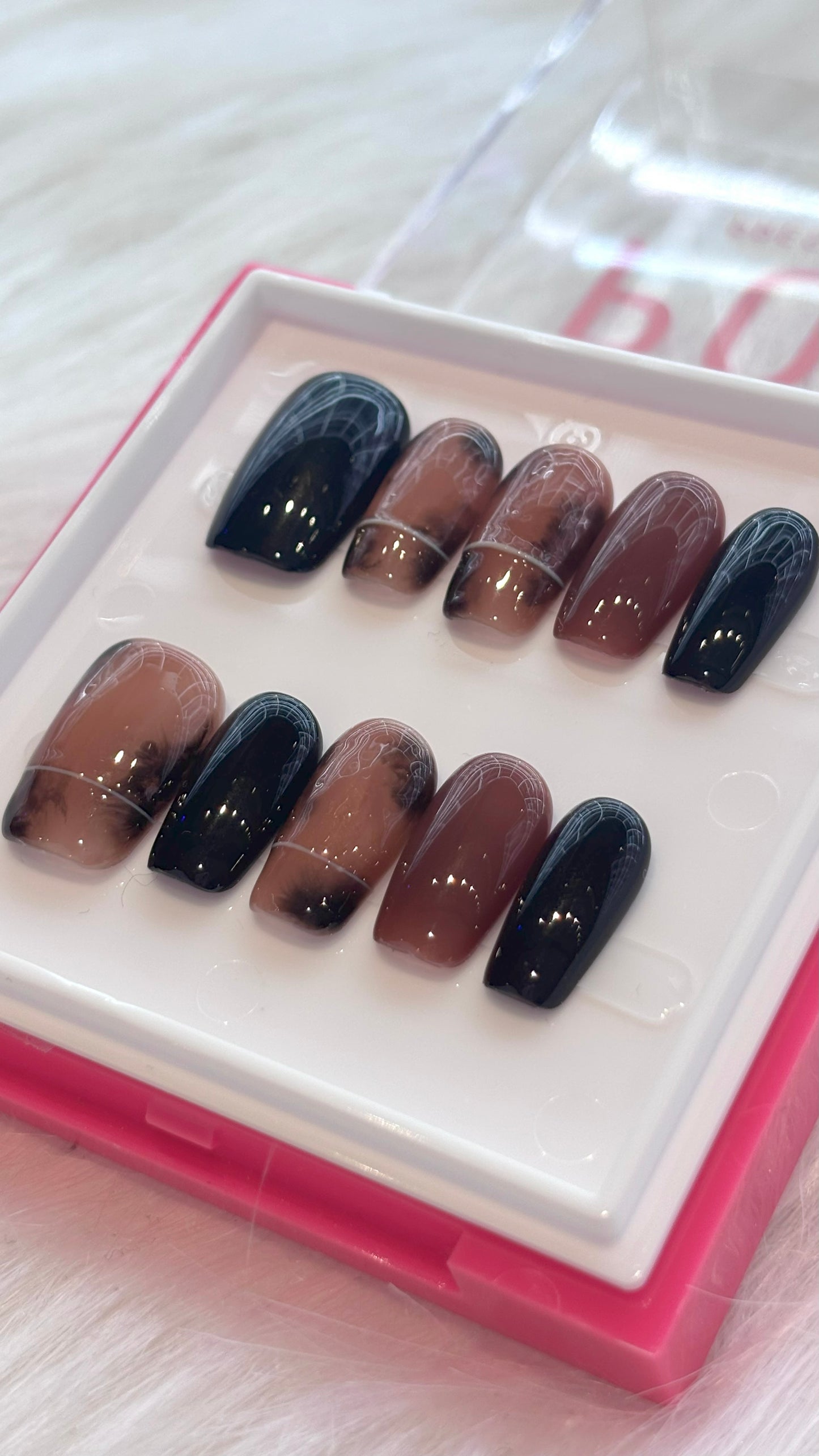 POM - Nail Atelier