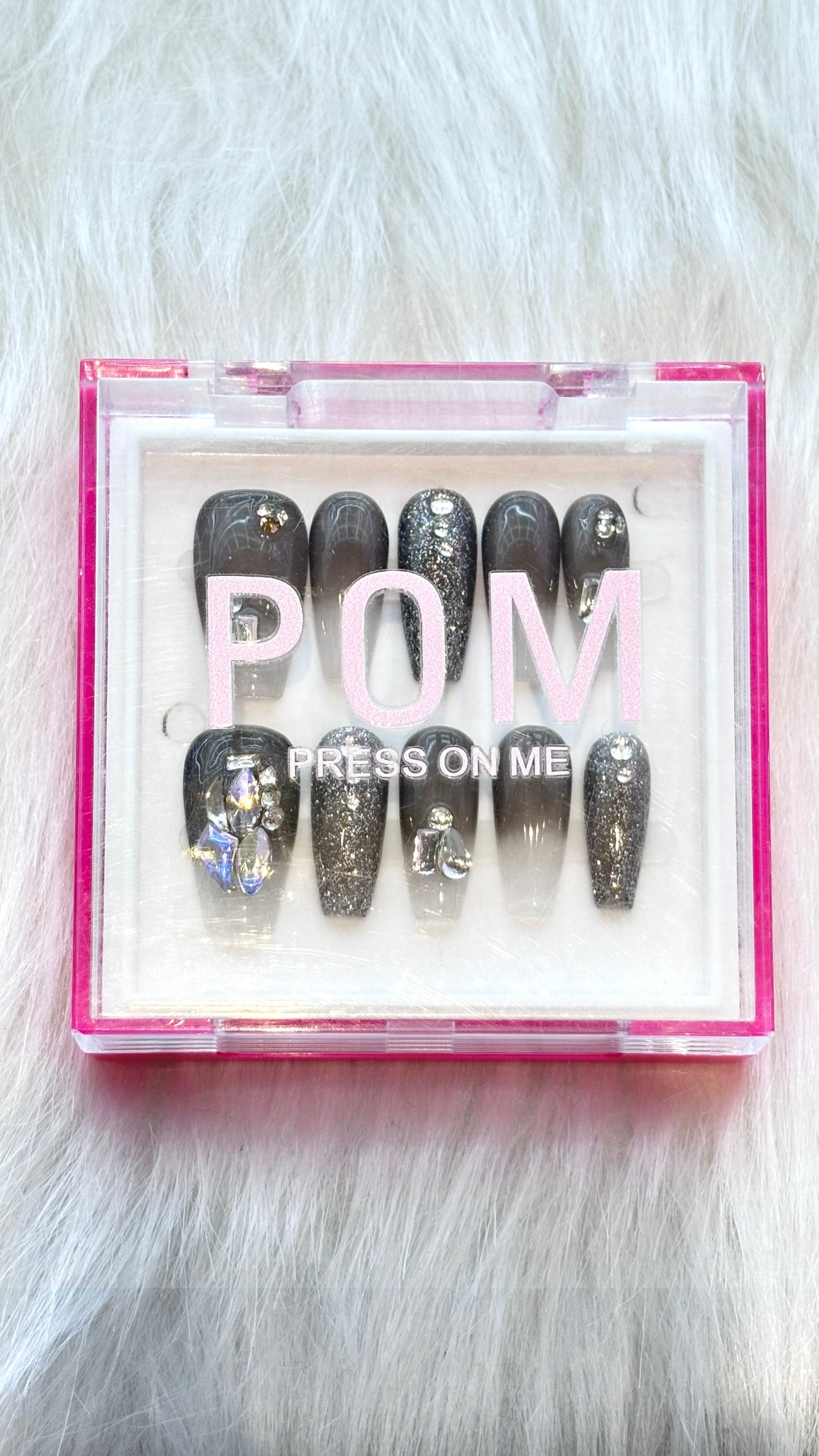 POM - Gradient Black